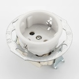 THPG 173068 Gniazdo z uziemieniem schuko z przesłonami torów porcelana biała